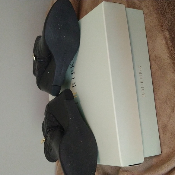 Casual Shoes - Picture 2 of 4